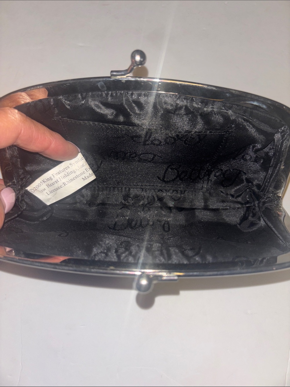 BETTY BOOP BLACK CLOTH WRISTLET PRELOVED VINTAGE…..’2005….8”X5”
SATIN INTERIOR - Picture 10 of 12